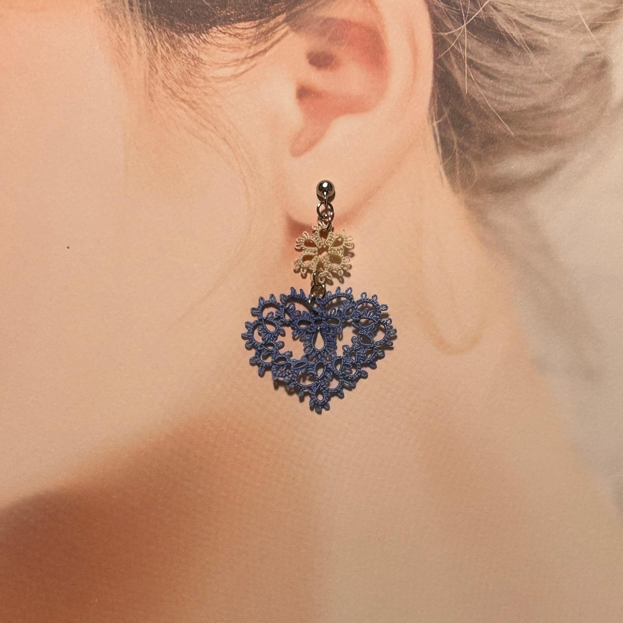 ハートのピアス(忘れな草色)