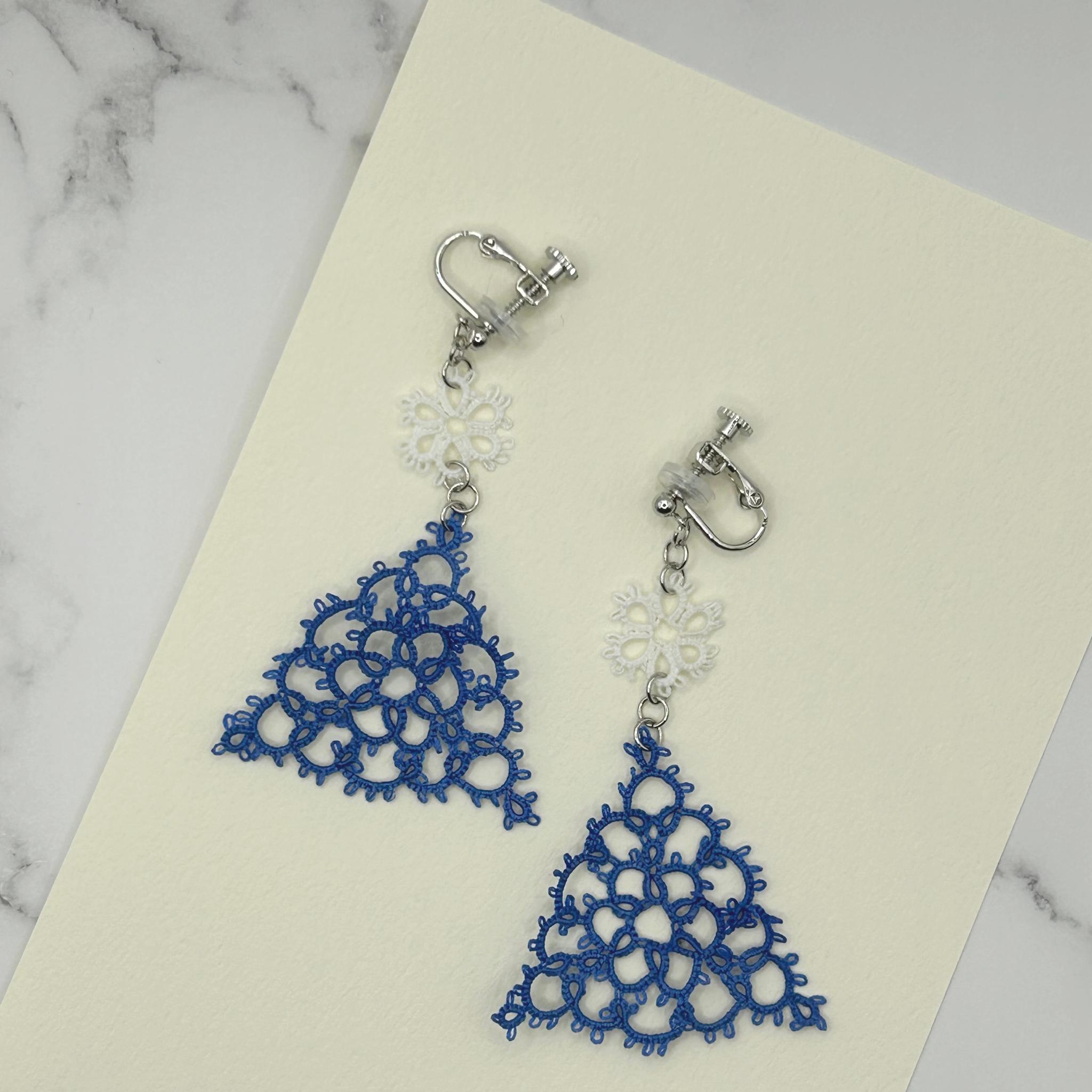 トライアングルのイヤリング（くすみブルー） | 5枚目