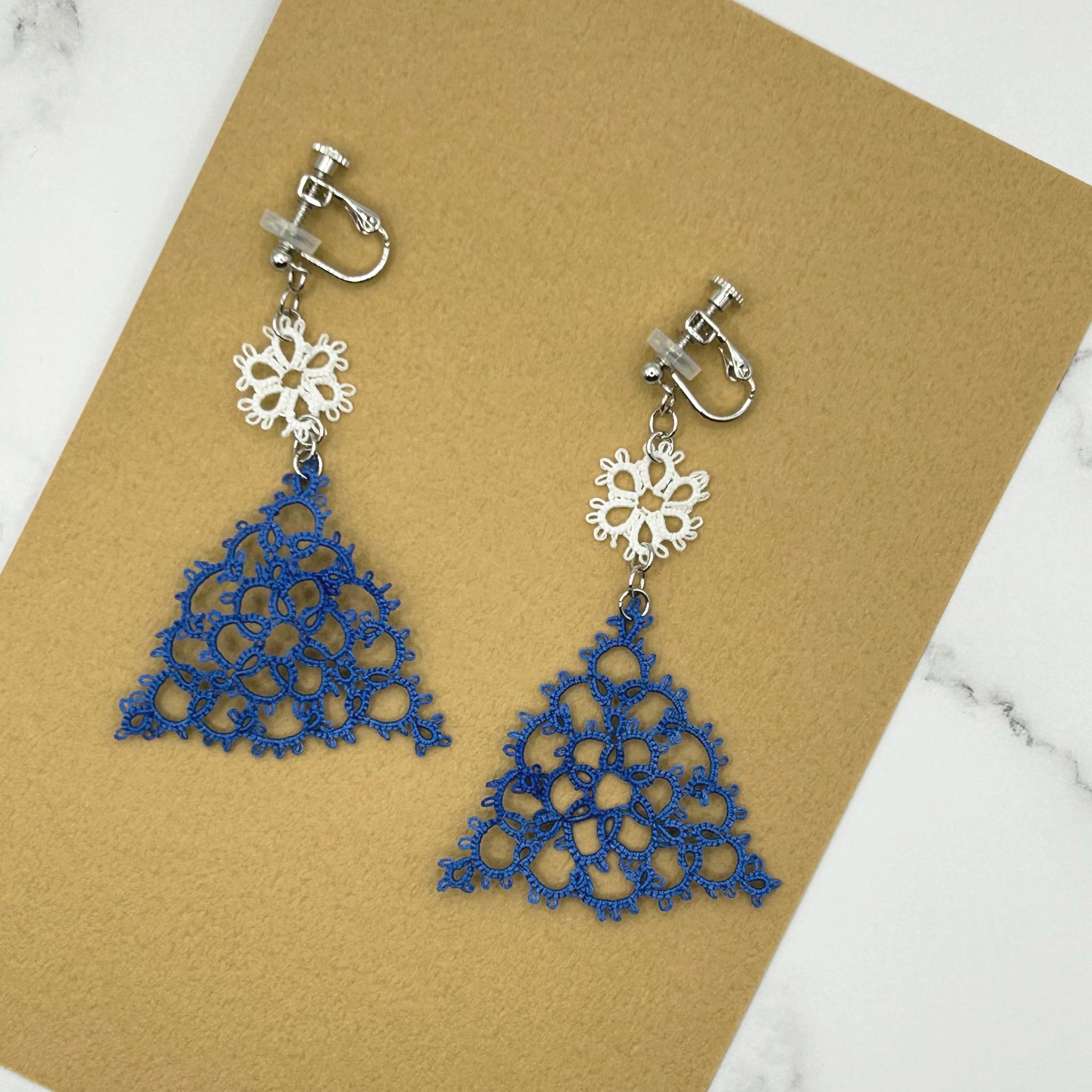 トライアングルのイヤリング（くすみブルー） | 6枚目