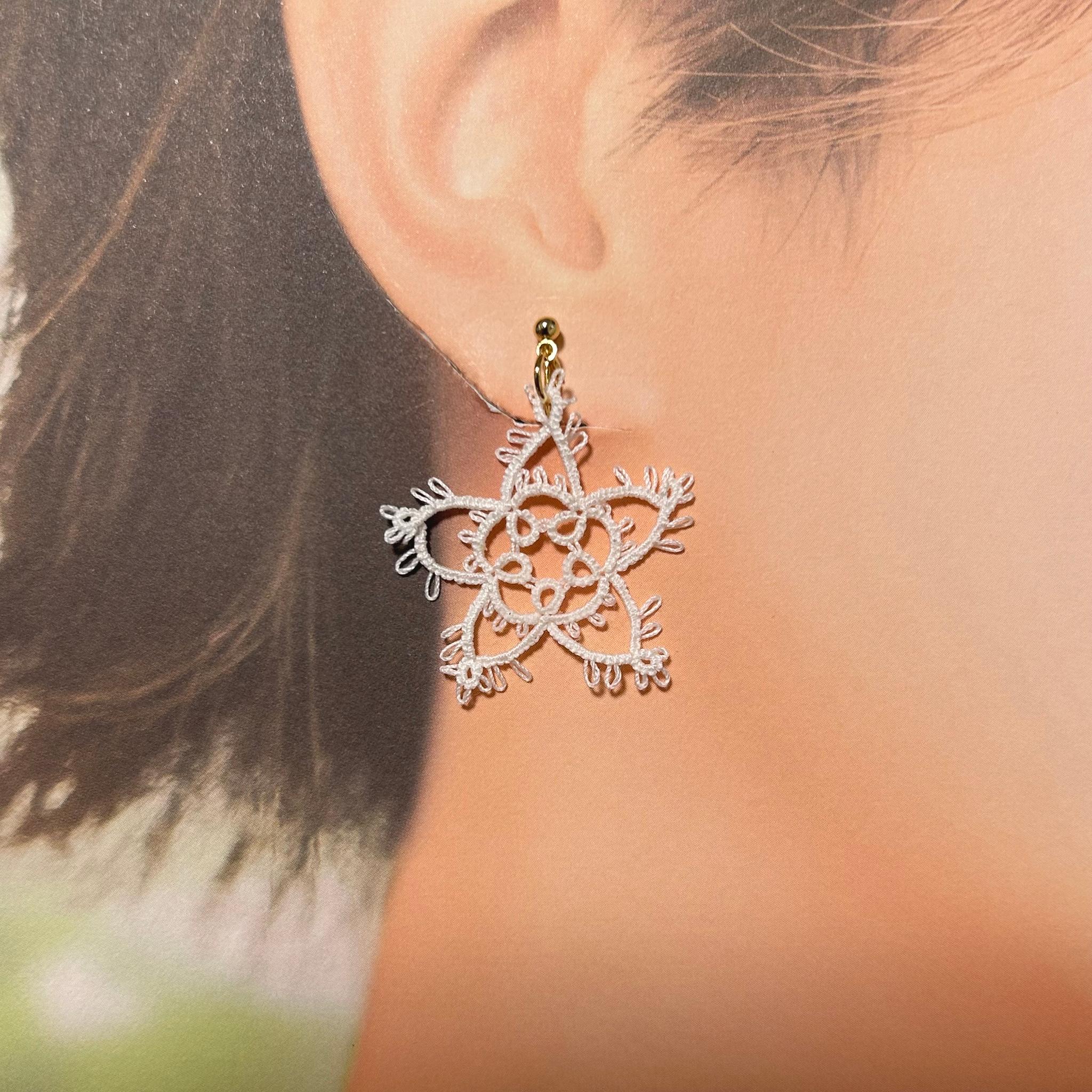 星モチーフのイヤリング（ホワイト） | 2枚目