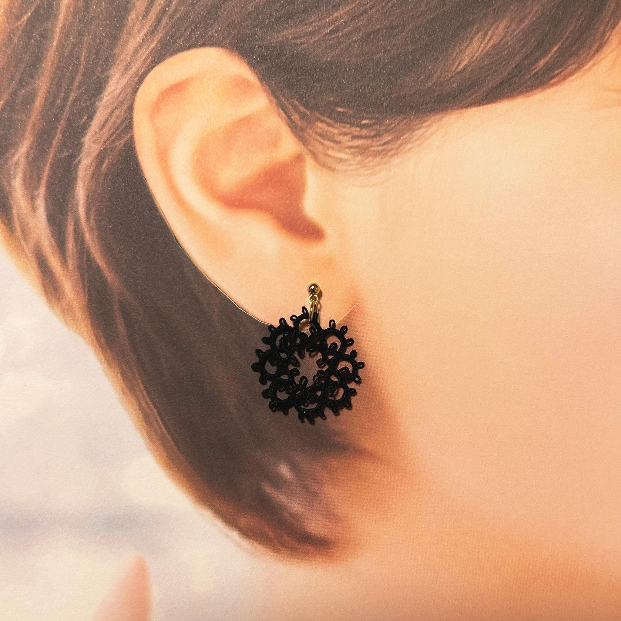 お花のイヤリング（ブラック） | 3枚目