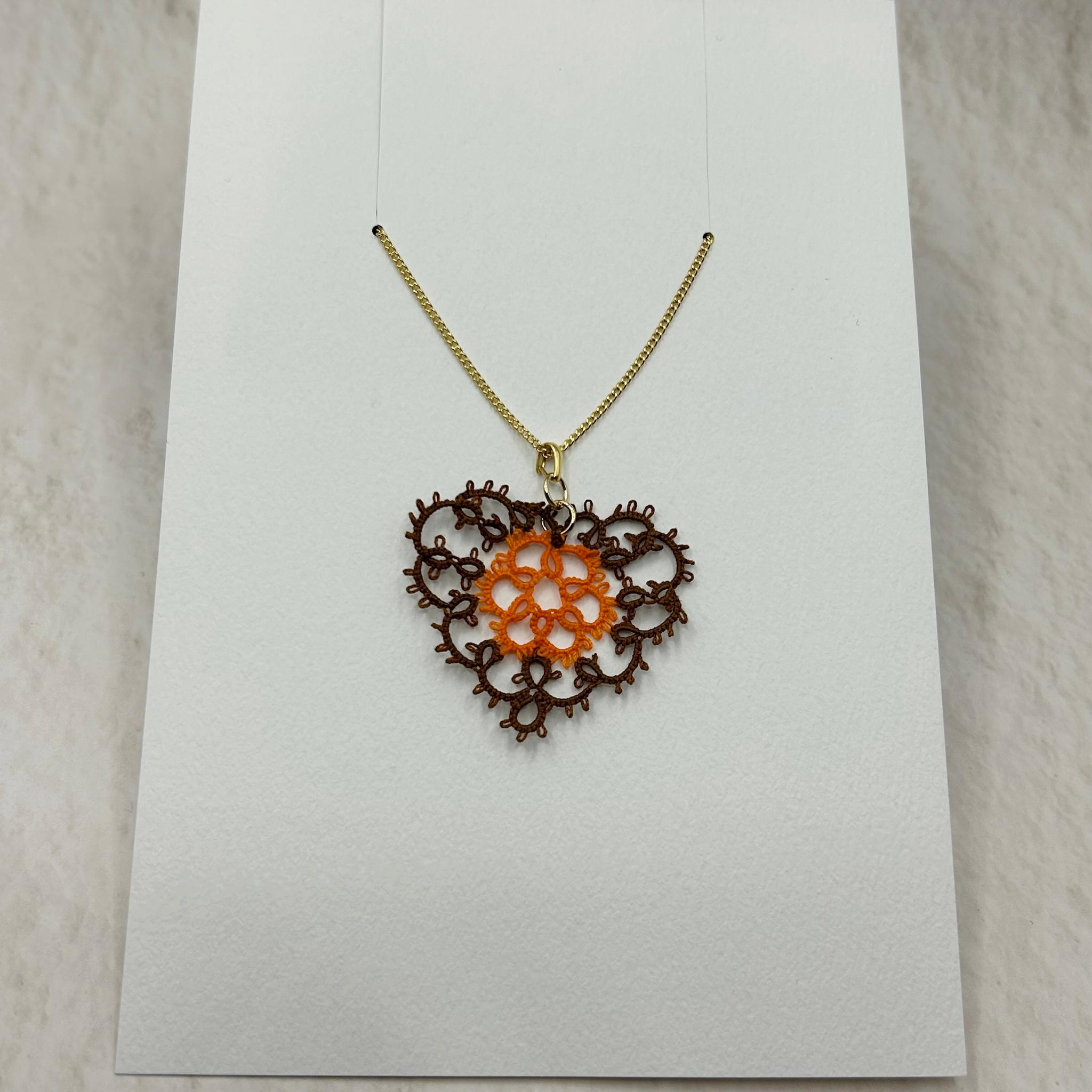 花入りハートのネックレス（ブラウン×オレンジ）