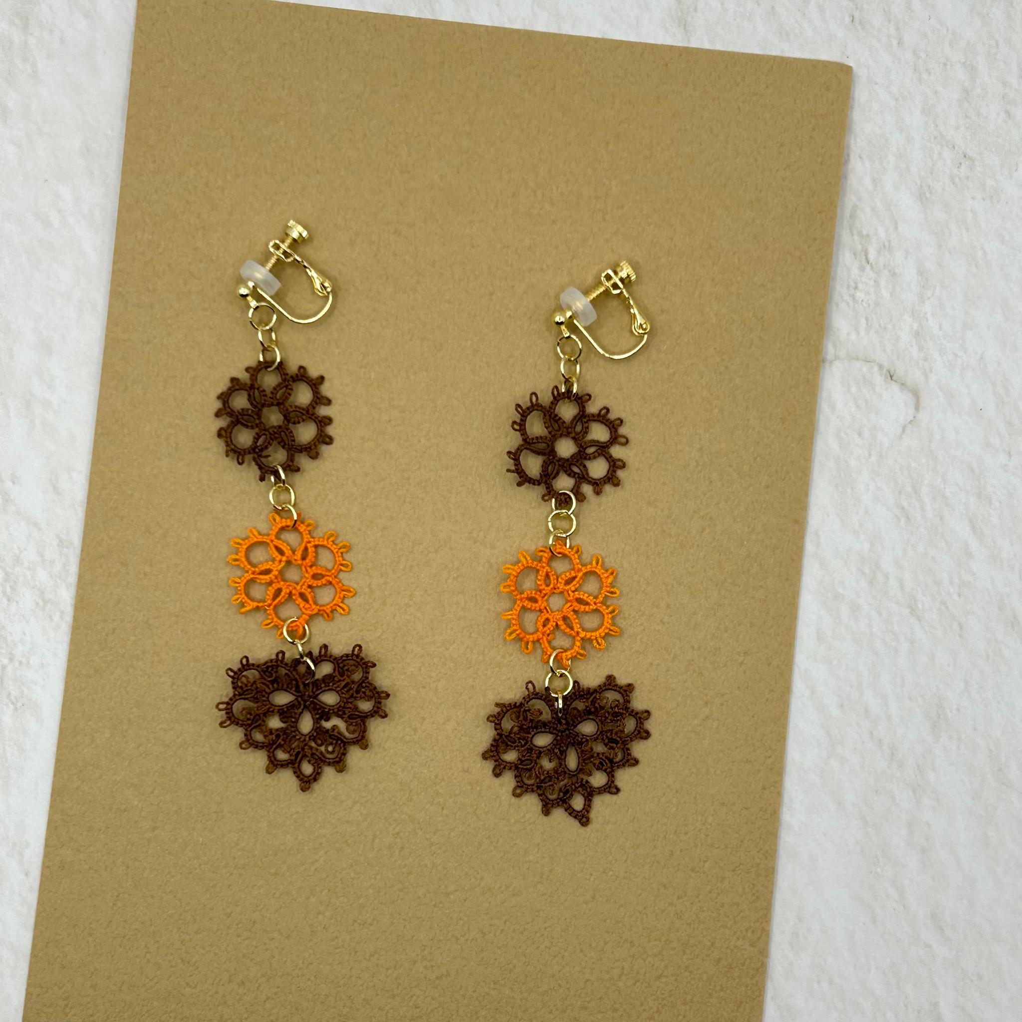 花とハートのイヤリング（ブラウン×オレンジ） | 6枚目