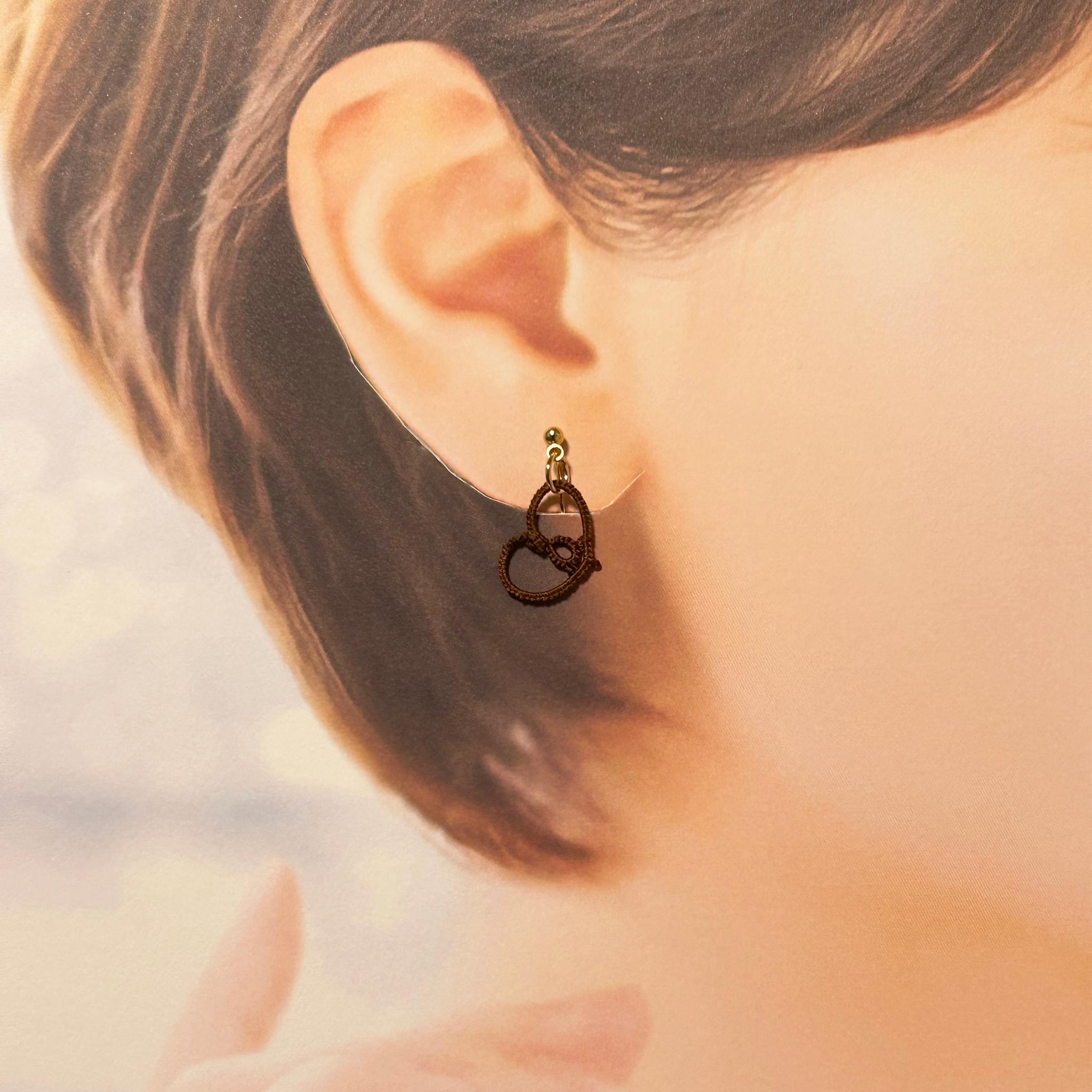 ミニハートのイヤリング（ブラウン） | 2枚目