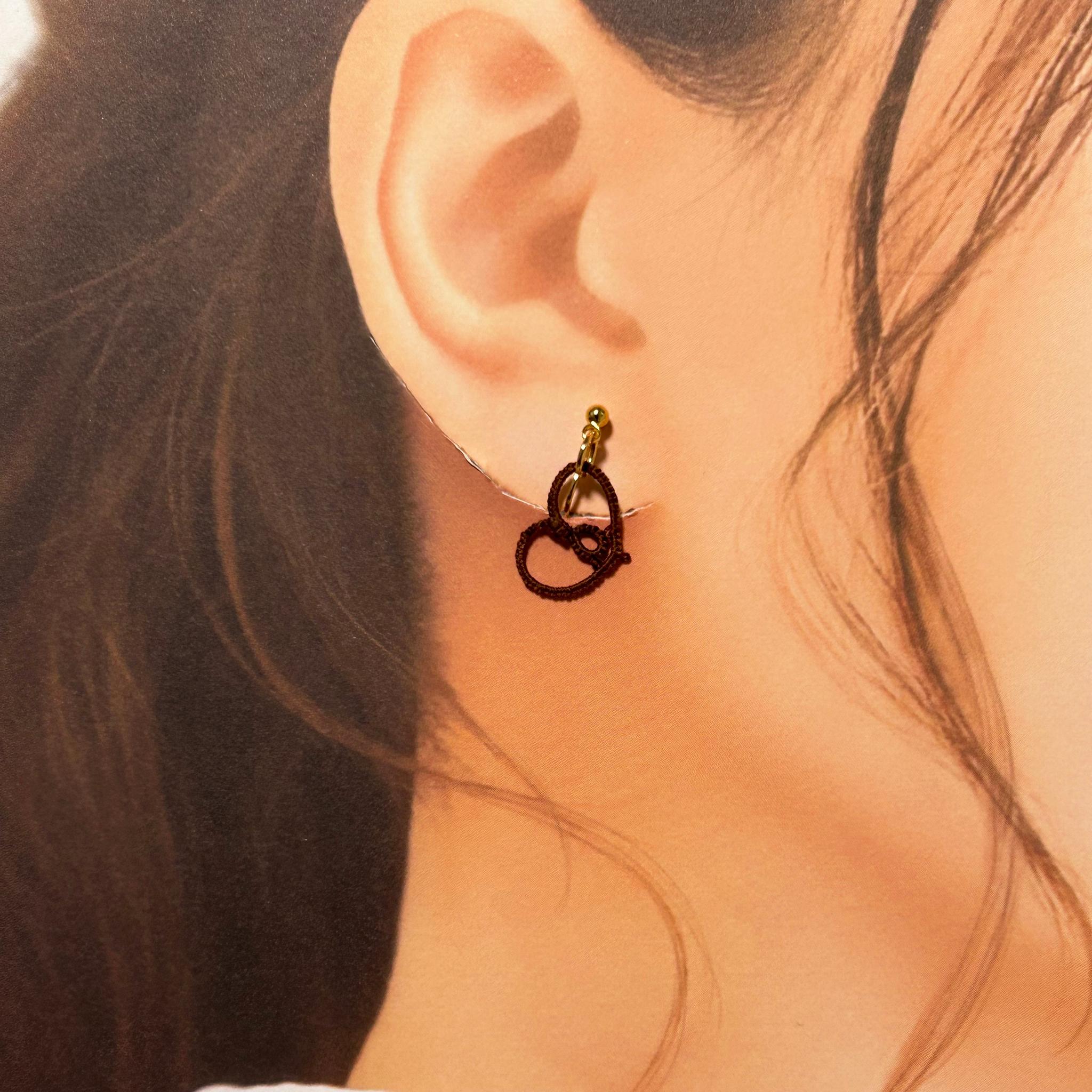 ミニハートのイヤリング（ブラウン） | 3枚目