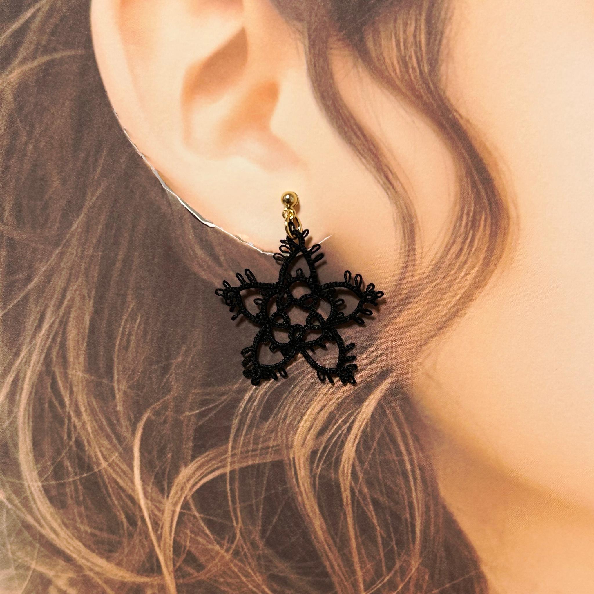 スターモチーフのイヤリング（ブラック） | 3枚目