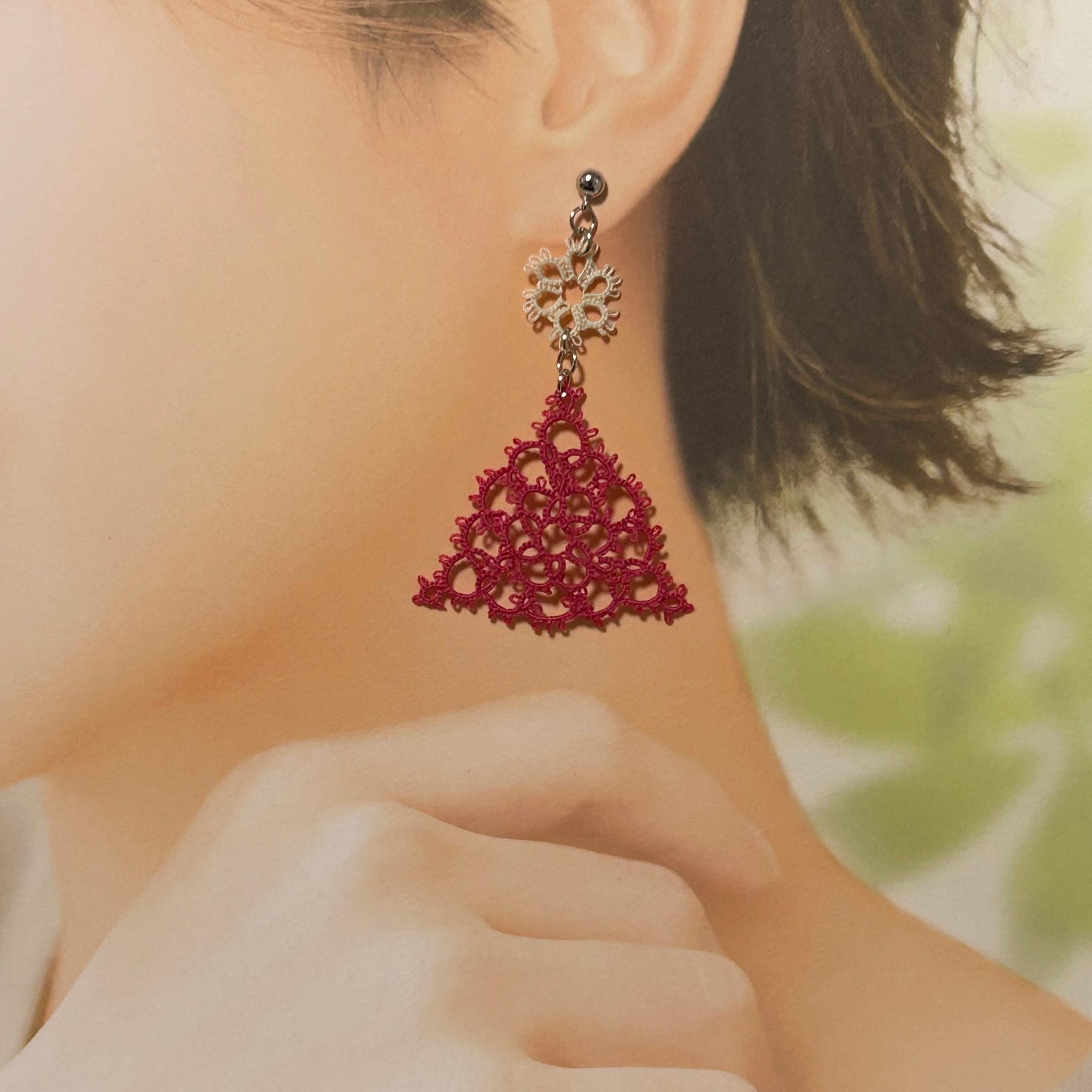 トライアングルのピアス（濃ピンク）