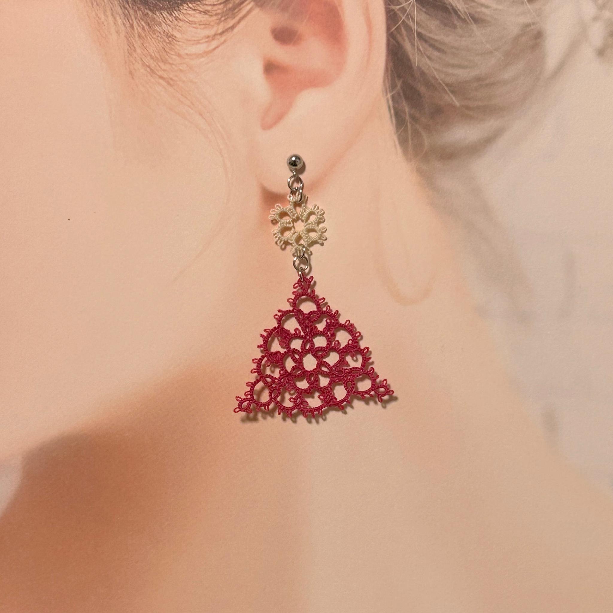 トライアングルのピアス（濃ピンク） | 2枚目